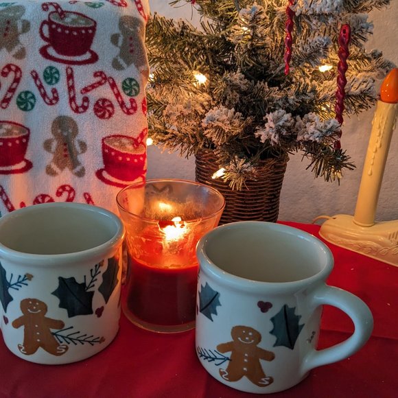 2 Vtg. 1982 Ceramic Gingerbread Man Mugs/Matching Hand Towel Hot Chocolate - Picture 7 of 13